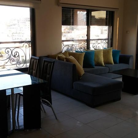 Cozy Dair Ghbar Apartment Amman Exterior foto