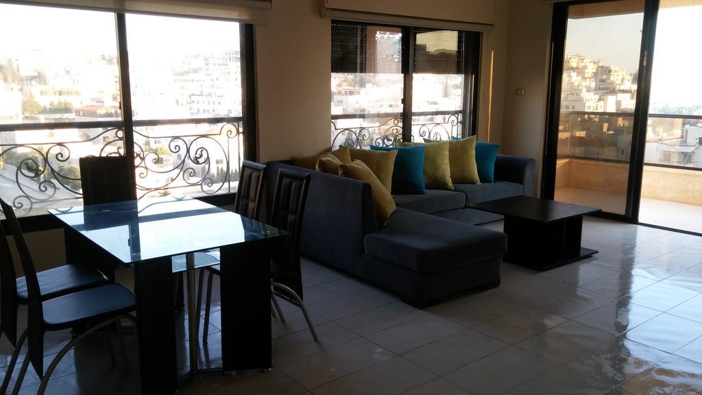 Cozy Dair Ghbar Apartment Amman Exterior foto